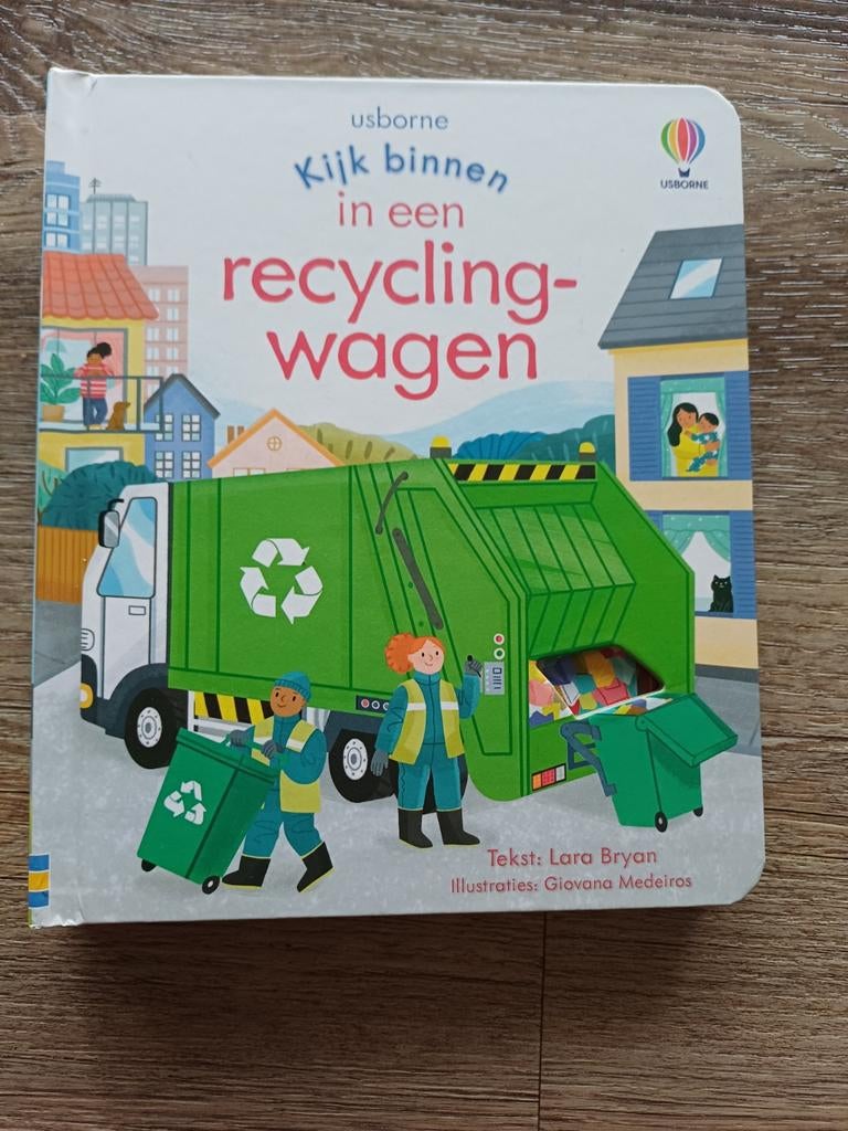 Kijk binnen in een recycling wagen, Ophalen, Zo goed als nieuw