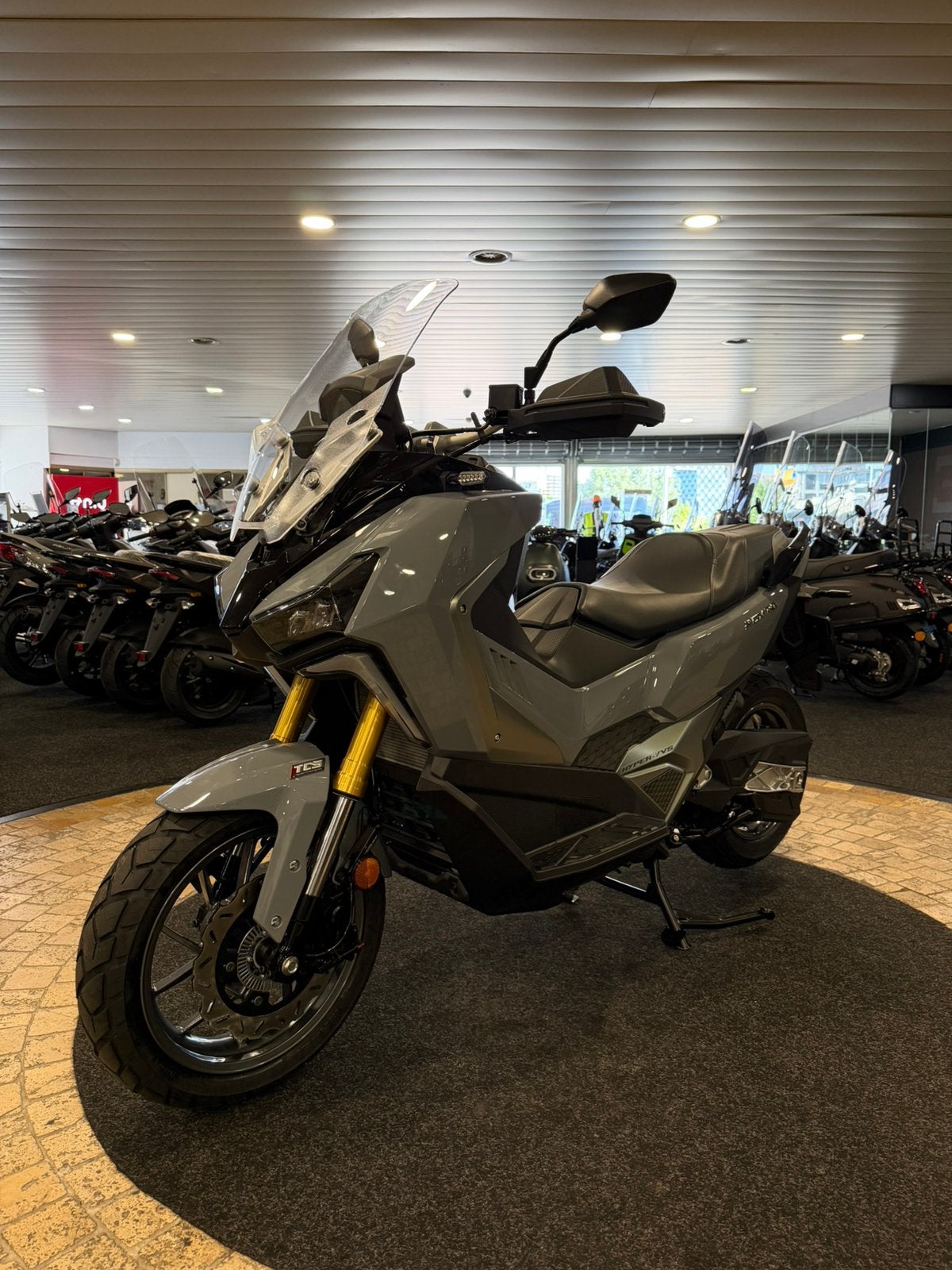 NIEUW BINNEN! SYM ADX TG 400 ABS | Adventure Scooter | 0 KM, 400 cc, Overige modellen, Nieuw, Ophalen of Verzenden