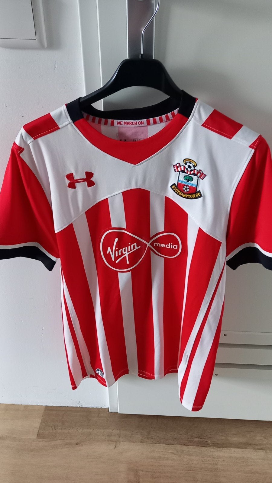 Southampton FC Thuisshirt Under Armour YXL, Under Armour, Overige maten, Ophalen of Verzenden, Zo goed als nieuw