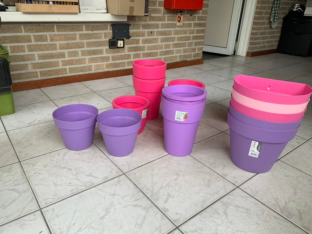 Verschillende plastic bloempotten prijs per stuk, Kunststof, Gebruikt, Balkon, Rond