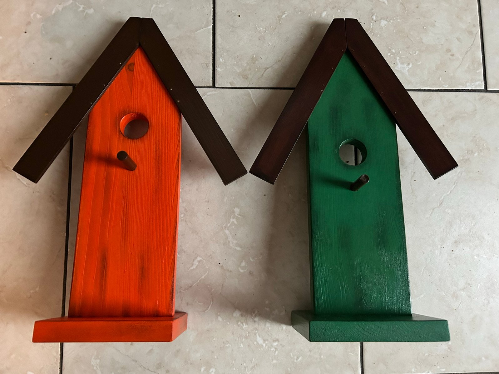 Decoratieve houten nep vogelhuisjes - 2 kleuren, 35 cm hoog, Ophalen of Verzenden, Zo goed als nieuw