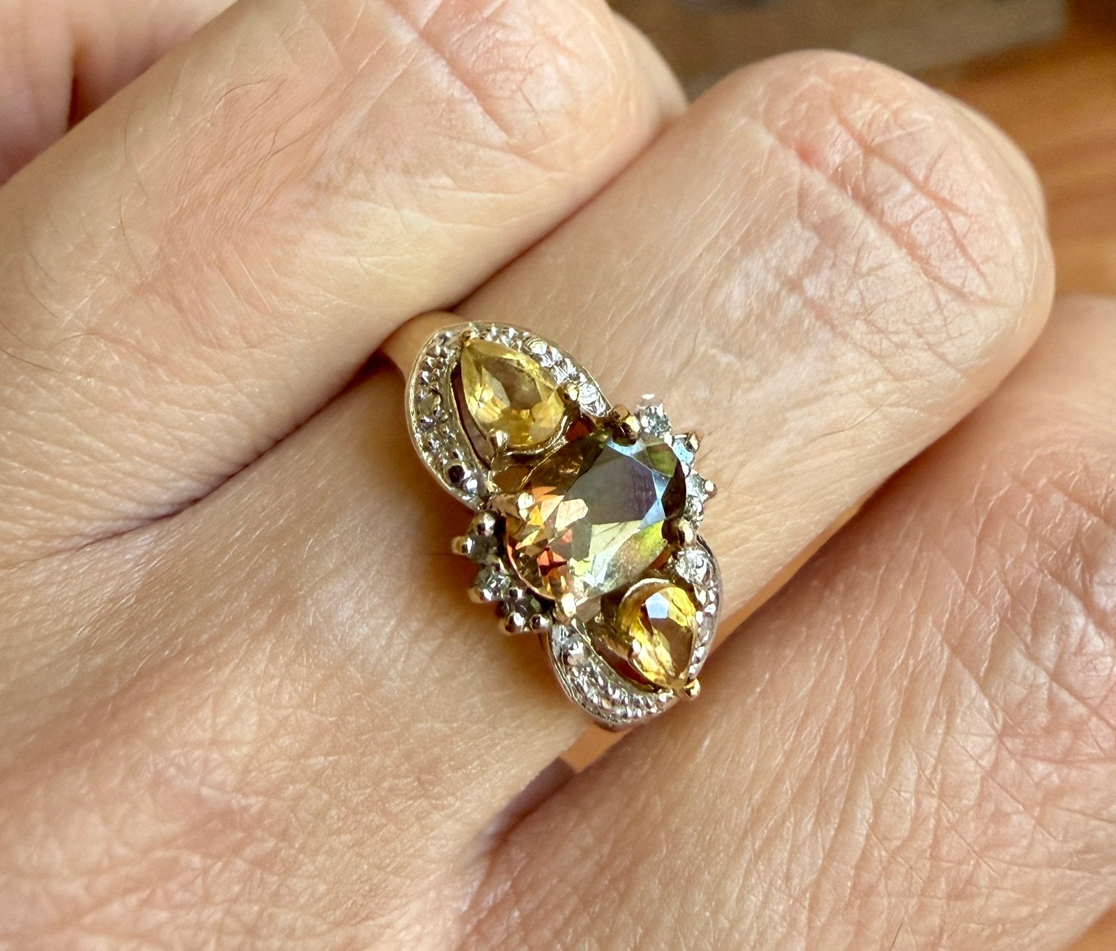 9 karaat gouden ring met andalusiet, citrien & diamanten, Ophalen of Verzenden, Zo goed als nieuw, 17 tot 18, Dame