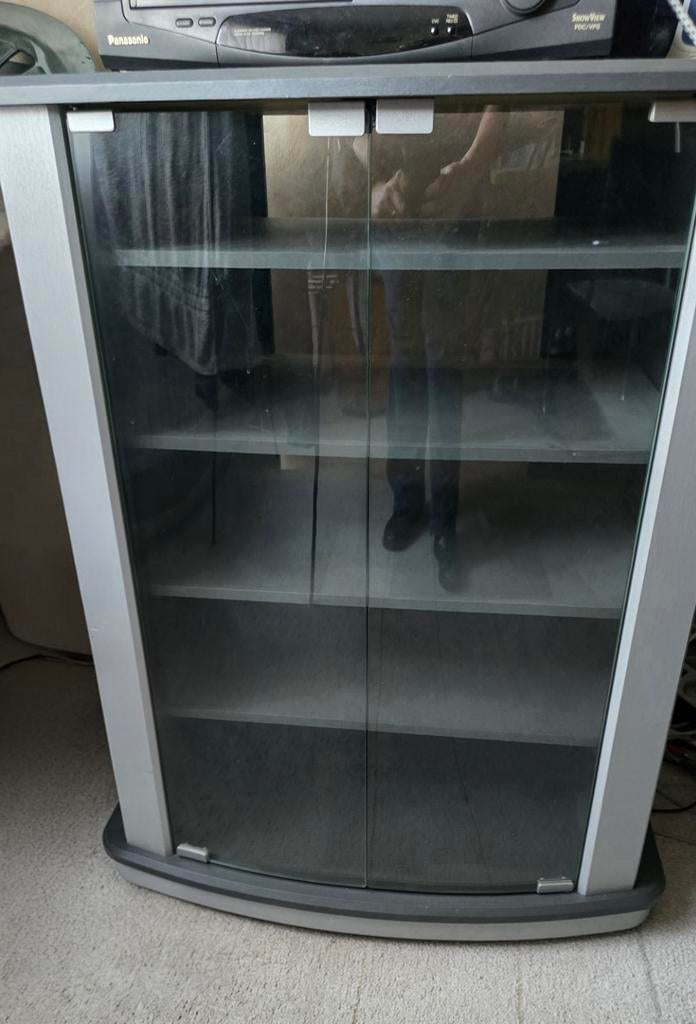 Zwarte TV kast / Opbergkast met glazen deur en wieltjes, Ophalen, 50 tot 100 cm, Zo goed als nieuw, Minder dan 100 cm