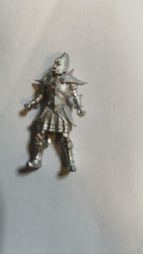 High elf bloodbowl line man metal, Ophalen of Verzenden, Nieuw, 1:50 tot 1:144