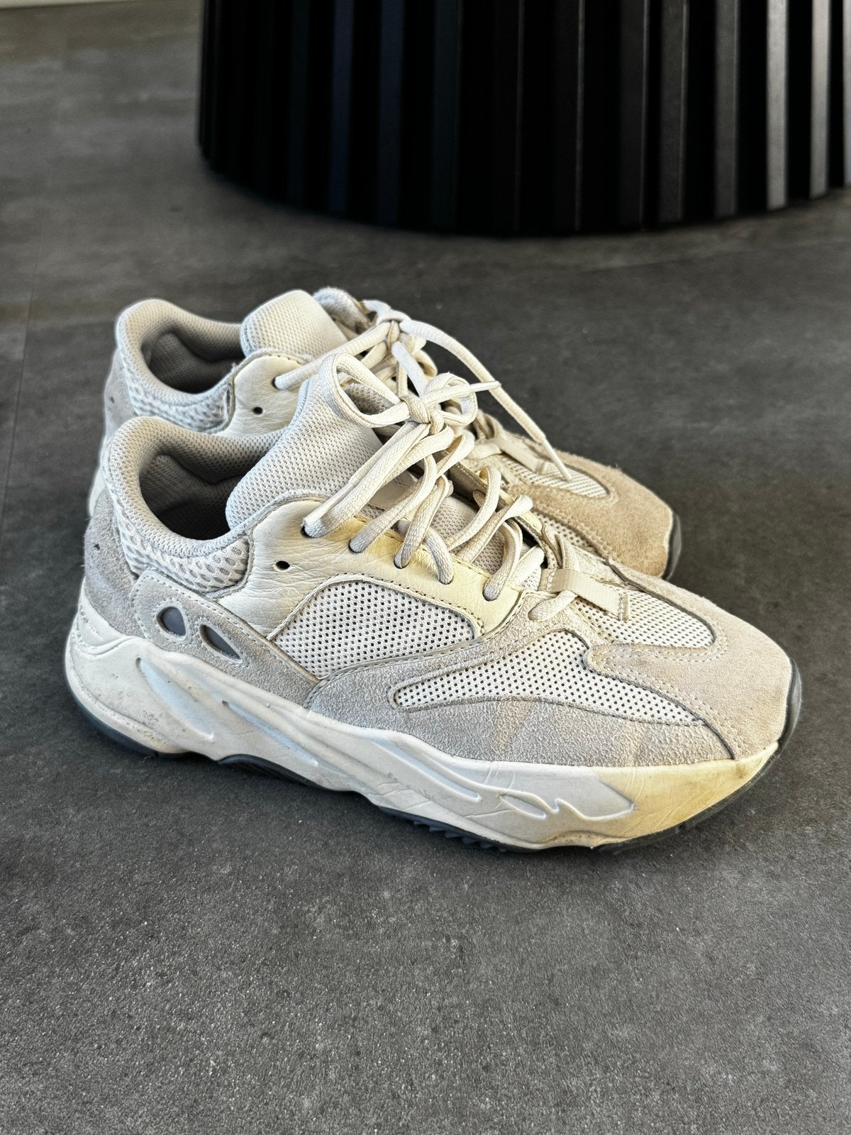 Adidas Yeezy Boost 700 V2 Cream Sneakers Maat 37 1/3, Ophalen, Gedragen, Beige, Sneakers of Gympen