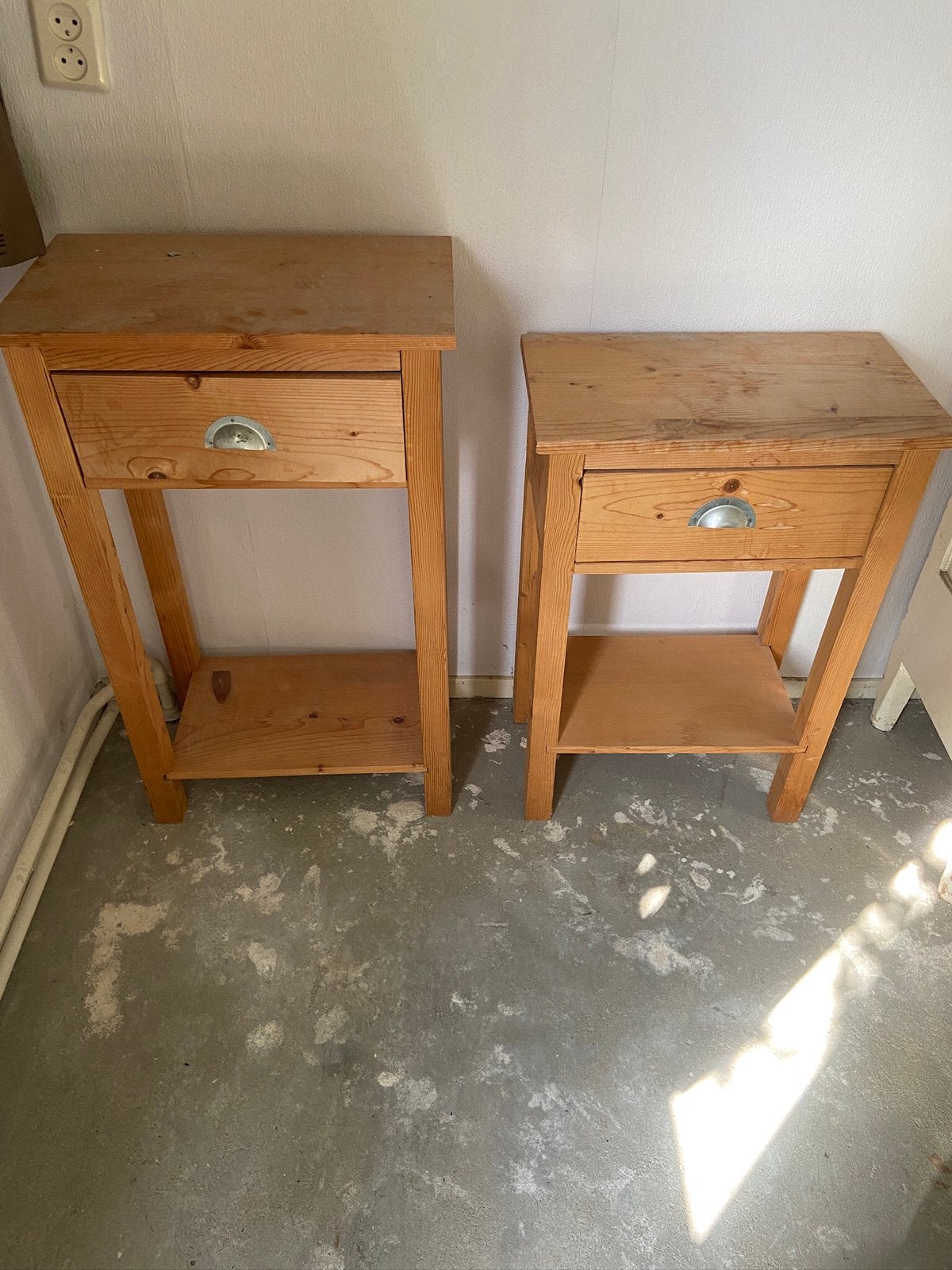 2 leuke houten kastjes bijzettafel ladekast nachtkastje, Ophalen of Verzenden, Zo goed als nieuw, Minder dan 45 cm