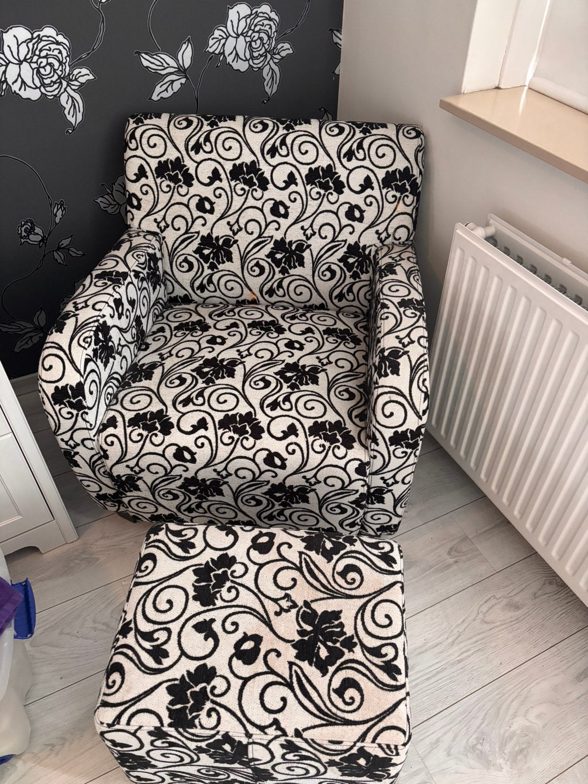 Gratis af te halen: fauteuil met voetenbankje, Ophalen, Gebruikt, 50 tot 75 cm