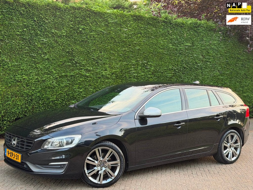 Volvo V60 2.0 D4 Momentum AUTOMAAT/RIJDGOED/PDC/XENON/APK, 1502 kg, Euro 6, 4 cilinders, Leder en Stof