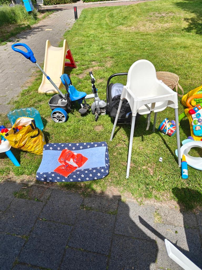 Grote partij baby- en kinderartikelen, Ophalen