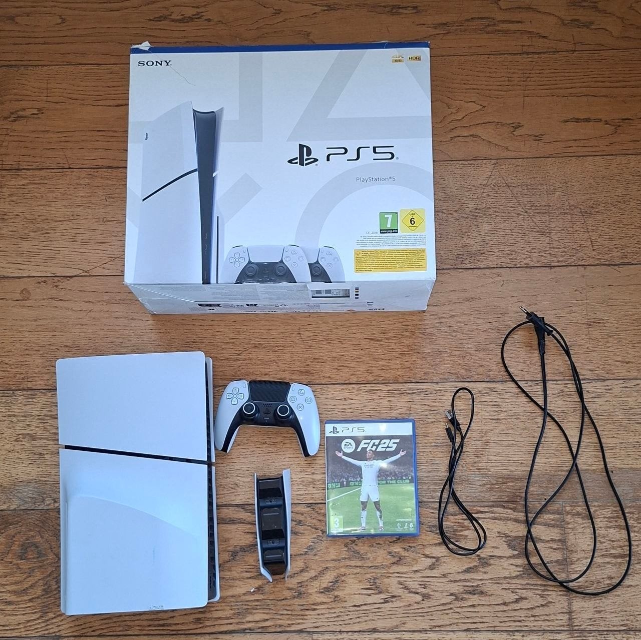 PS 5 Disc Edition 1TB +laadstation + FC 26 + FC25+accessoirs, Spelcomputers en Games, Spelcomputers | Nintendo DS, Met games, Wit