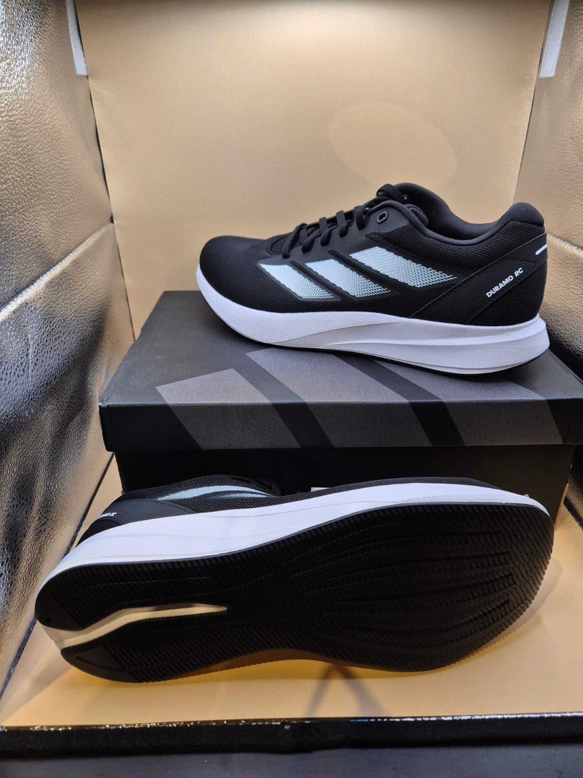 Adidas Duramo RC hardloopschoenen - Nieuw  Maat 44.5, Zwart, Nieuw, Ophalen of Verzenden, Sneakers of Gympen