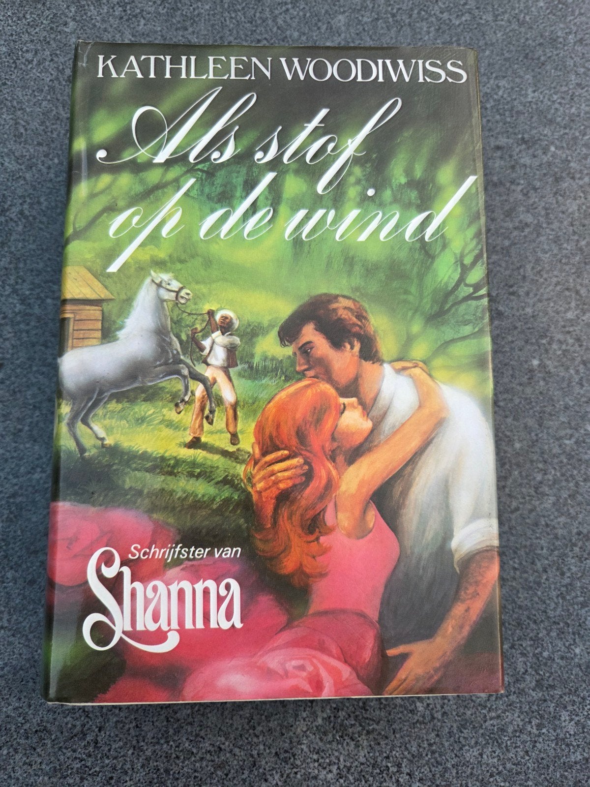 Kathleen Woodiwiss - Als stof op de wind (Paperback), Boeken, Ophalen of Verzenden, Gelezen, Kathleen Woodiwiss, Wereld overig