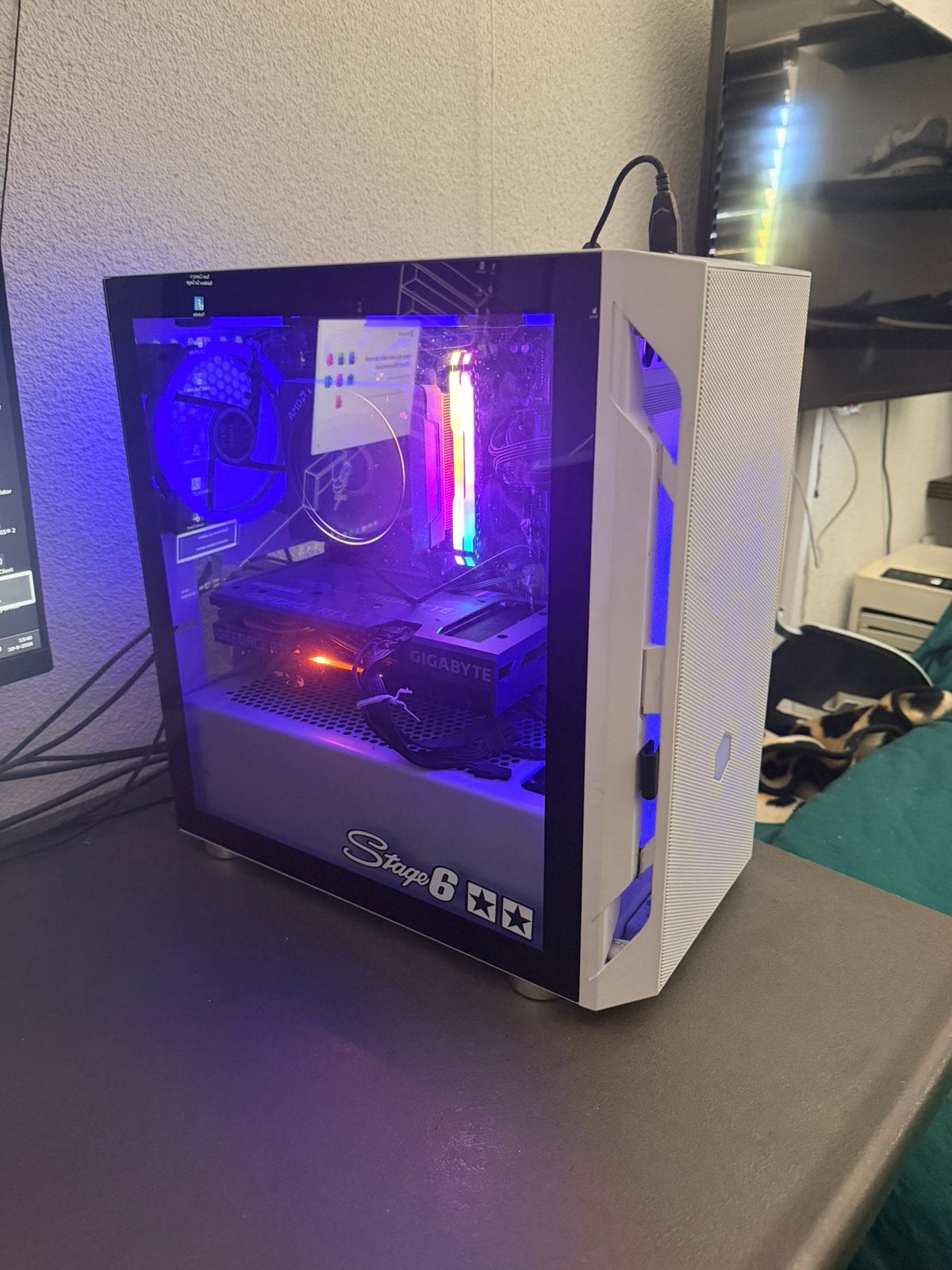 Gaming PC + 2 Monitoren + Microfoon, Ophalen, 32 GB, Zo goed als nieuw, Gaming