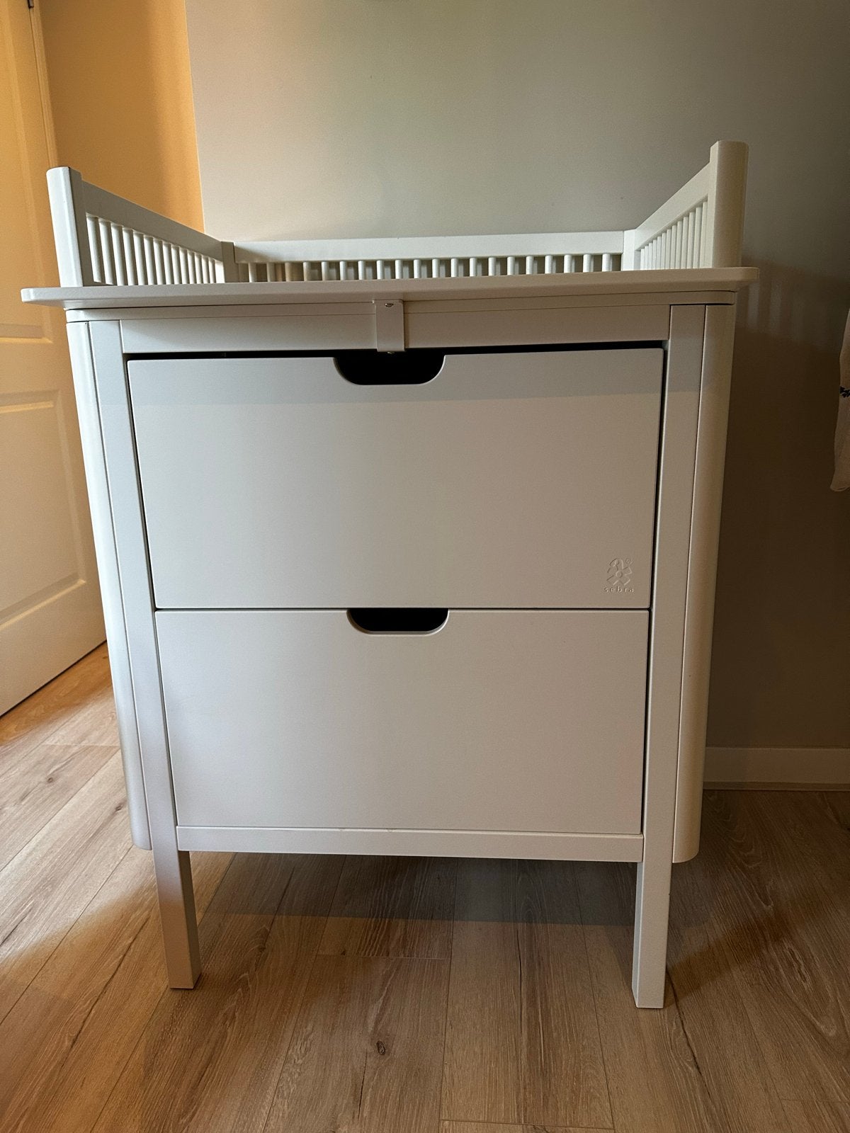 Sebra commode wit met 2 lades, Kinderen en Baby's, Kinderkamer | Commodes en Kasten, Gebruikt, Commode, 90 tot 105 cm, 75 tot 100 cm