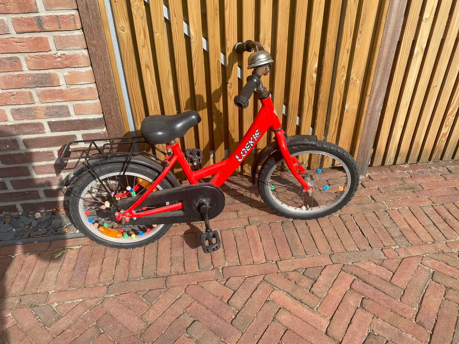 Rode kinderfiets 16 inch - Loekie, Fietsen en Brommers, Fietsen | Kinderfietsjes, Ophalen, Gebruikt, Terugtraprem, 16 tot 20 inch