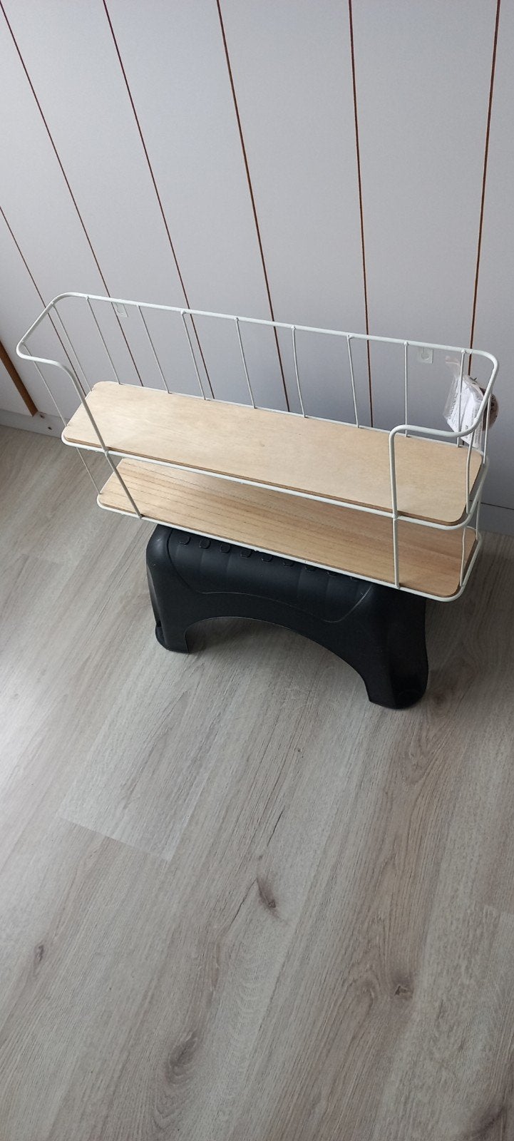 Wit metalen rek met houten planken, Ophalen of Verzenden, Nieuw, Wit, Metaal