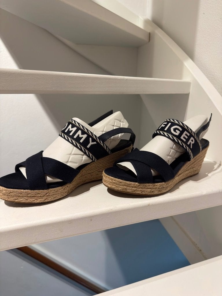 Tommy Hilfiger espadrilles met sleehak - Zo goed als nieuw, Ophalen, Zwart, Zo goed als nieuw, Espadrilles of Moccasins