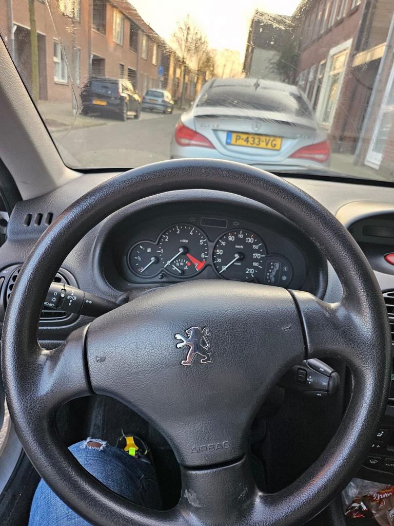 Peugeot 206 1.4 XT 3D AUT 2003 Grijs, Auto's, Stof, Zwart, Particulier, 1100 kg