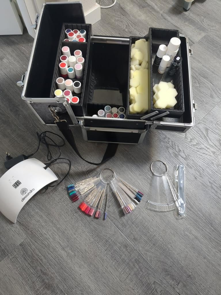 Complete set striplac gelnagellak koffer met lamp, Ophalen, Zo goed als nieuw, Overige kleuren, Handen en Nagels