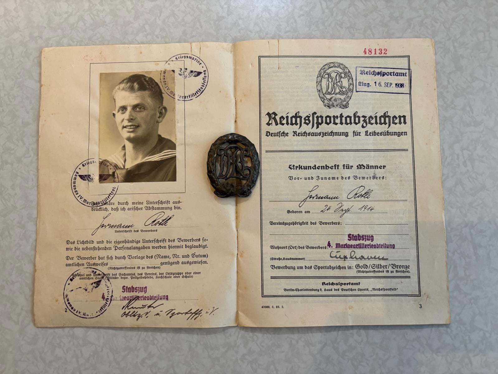 Boekje+ medaille Reichsportabzeichen(Kriegsmarine), Ophalen of Verzenden, Marine, Duitsland, Embleem of Badge