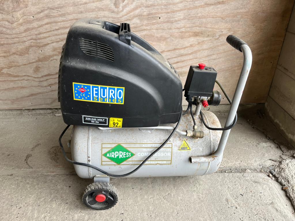 Compressor airpress hlo 215 25 -> defect, 25 tot 100 liter, Ophalen, Gebruikt, 200 tot 400 liter/min