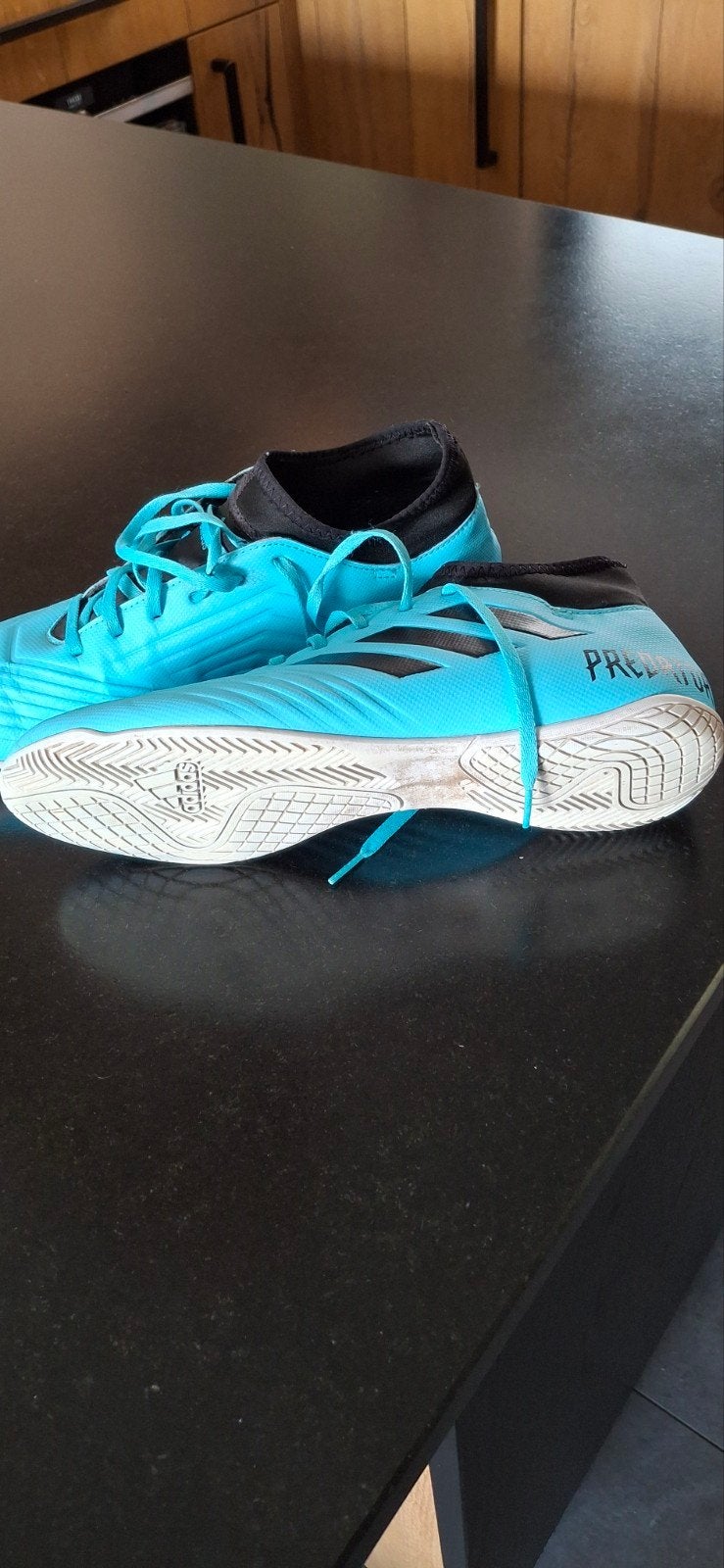 adidas predator zaalschoenen, Maat XS of kleiner, Ophalen, Zo goed als nieuw, Schoenen