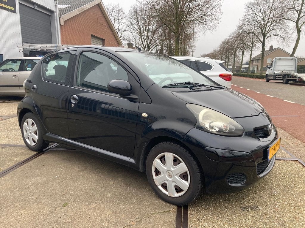 Toyota Aygo 1.0-12V Comfort (bj 2010), Voorwielaandrijving, Gebruikt, 4 stoelen, Origineel Nederlands