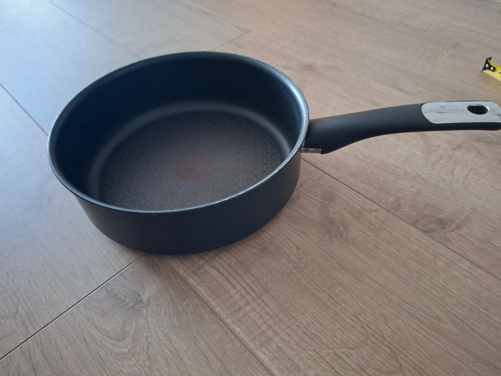 Tefal Hapjespan 25 cm met Deksel, Huis en Inrichting, Keuken | Potten en Pannen, Ophalen, Gebruikt, Aluminium, Koekenpan of Braadpan