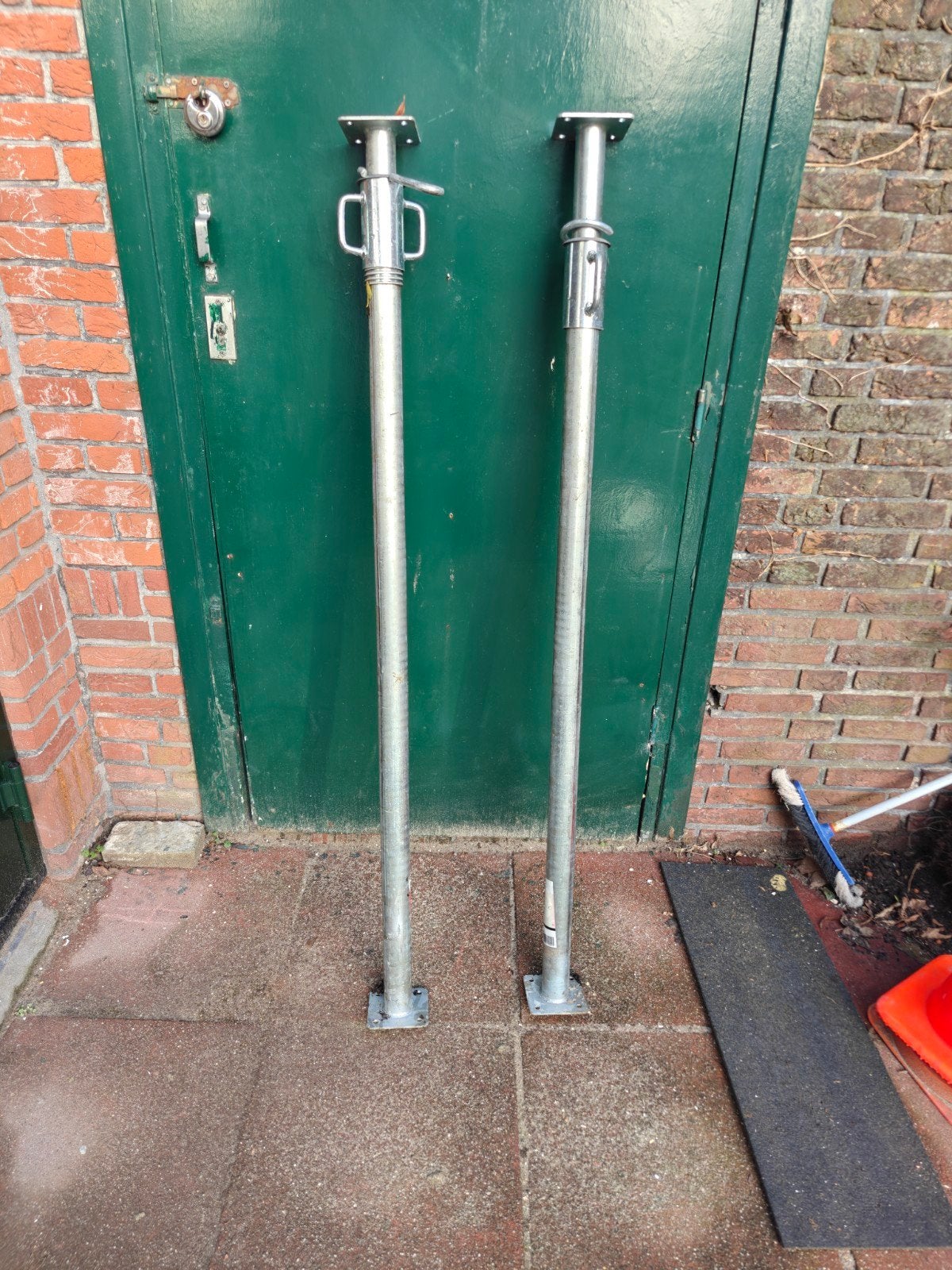 Twee gebruikte bouwstempels in goede staat te koop, Ophalen, Gebruikt