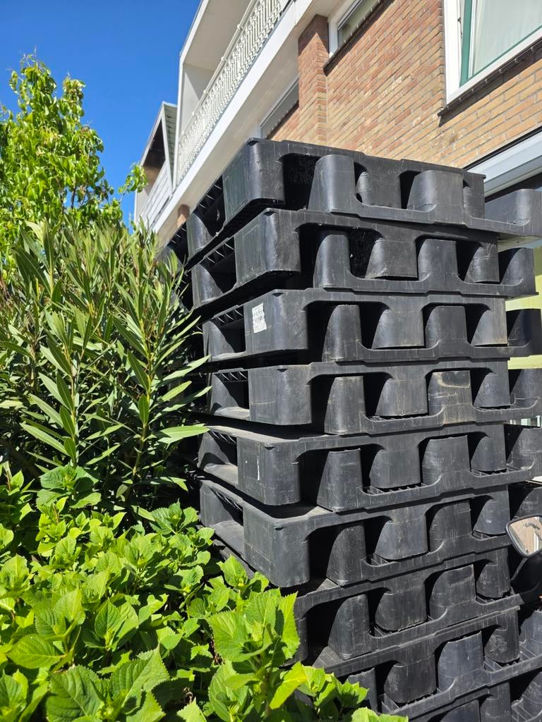Stevige kunststof pallets - “Nog 11-12 pallets beschikbaar.“, Diversen, Ophalen of Verzenden