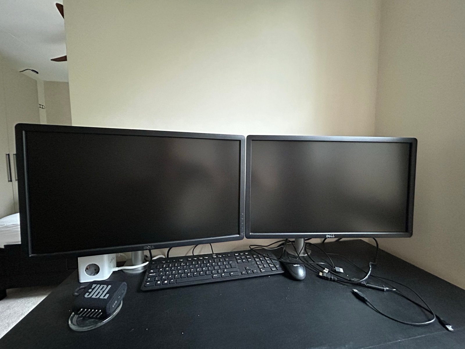 2 Dell monitoren P2412Hb met dubbele monitorstandaard, Ophalen of Verzenden, Gebruikt, Full HD, In hoogte verstelbaar