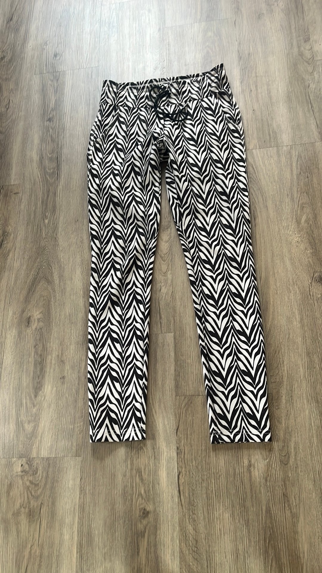 Ziso dames broek 38 valt ruimer xwart/wit, Maat 38/40 (M), Meerkleurig, Nieuw, Ophalen of Verzenden