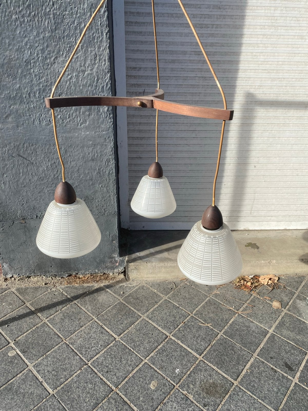 Vintage Hanglamp Jaren '60 met Teakhout en Gestreept Glas, Ophalen of Verzenden