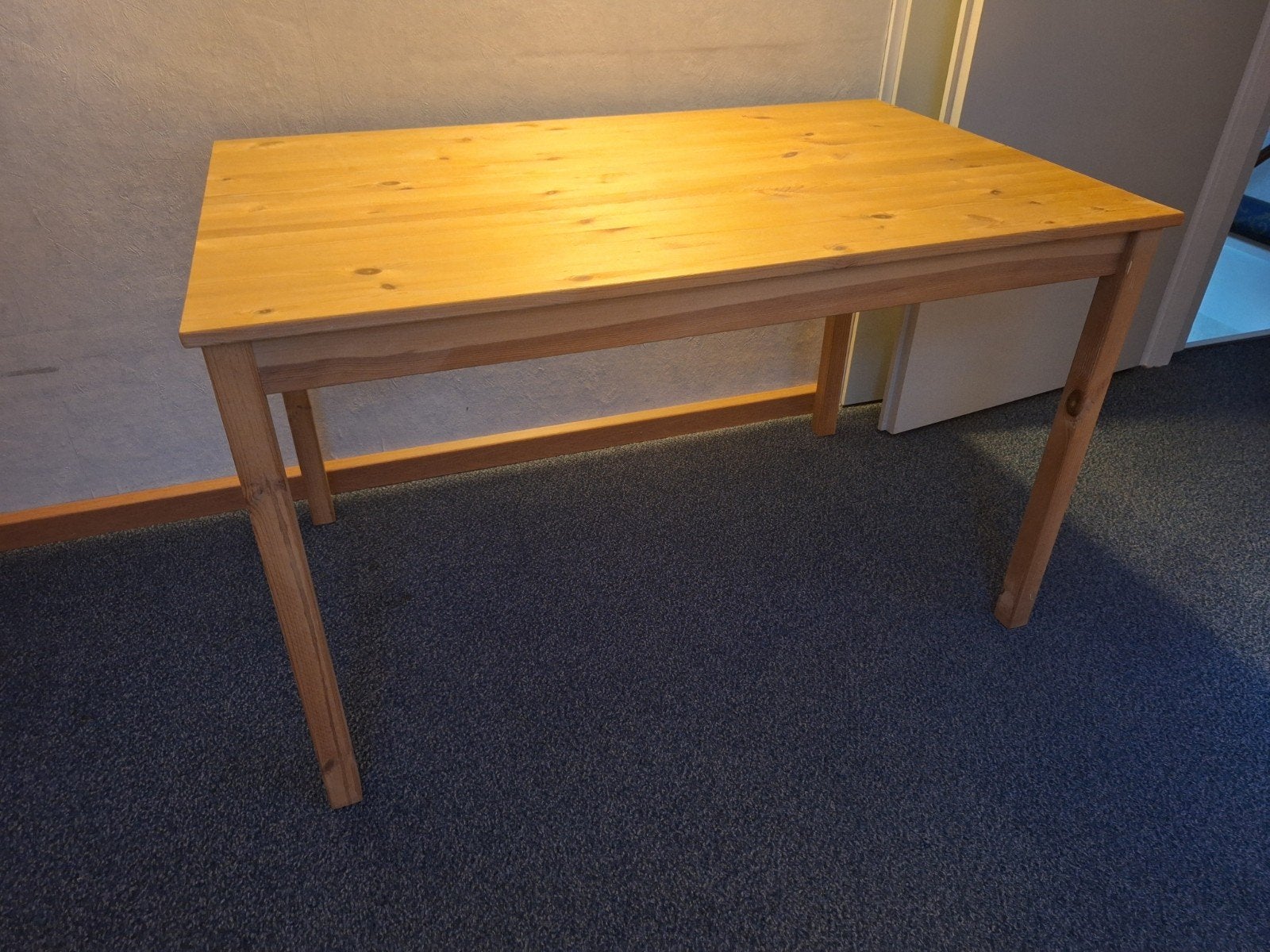 Houten (grenen) eettafel / naaitafel / knutseltafel, Ophalen, Zo goed als nieuw