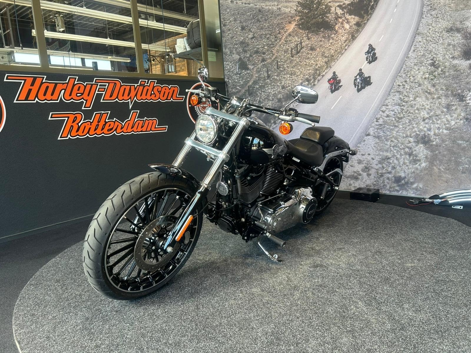 Harley-Davidson FXSB 103 BREAKOUT (bj 2017), Motoren, Motoren | Harley-Davidson, Laan van Vredenoord 33
2289 DA  RIJSWIJK, NL
