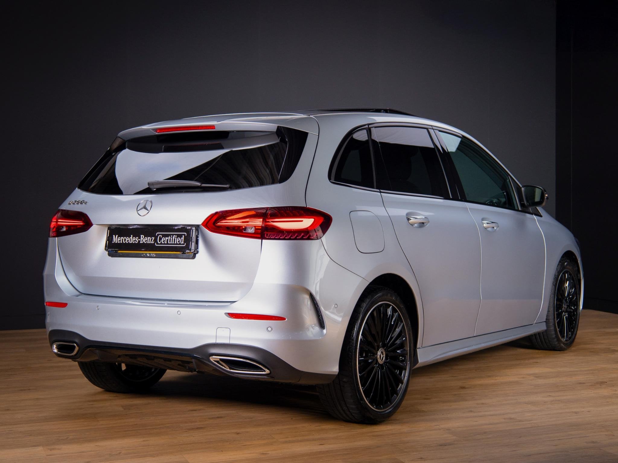 Mercedes-Benz B-Klasse 250 e Business Solution AMG Premium P, Auto's, Dealer onderhouden, Gebruikt, 4 cilinders, 16 kWh