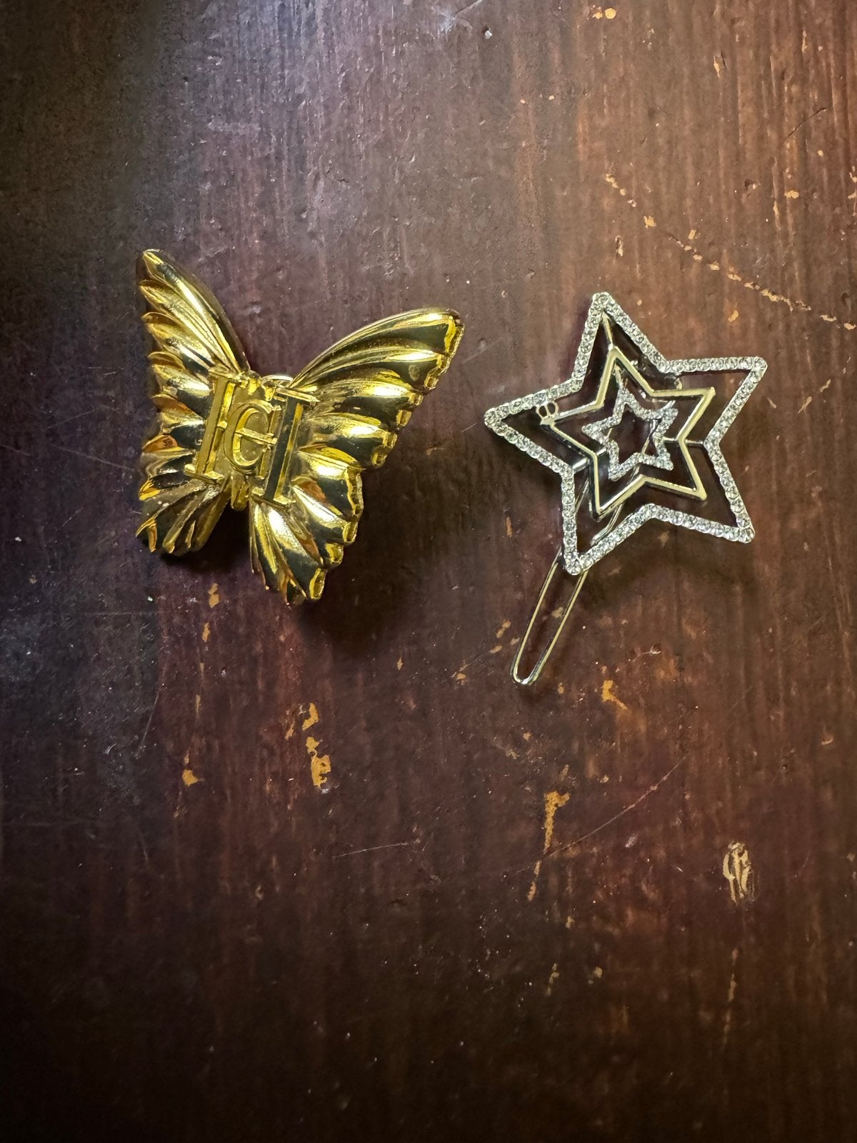 2 broches: Carolina Herrera vlinder & Dior ster met strass, Overige materialen, 4 tot 7 cm, Gebruikt, Ophalen of Verzenden