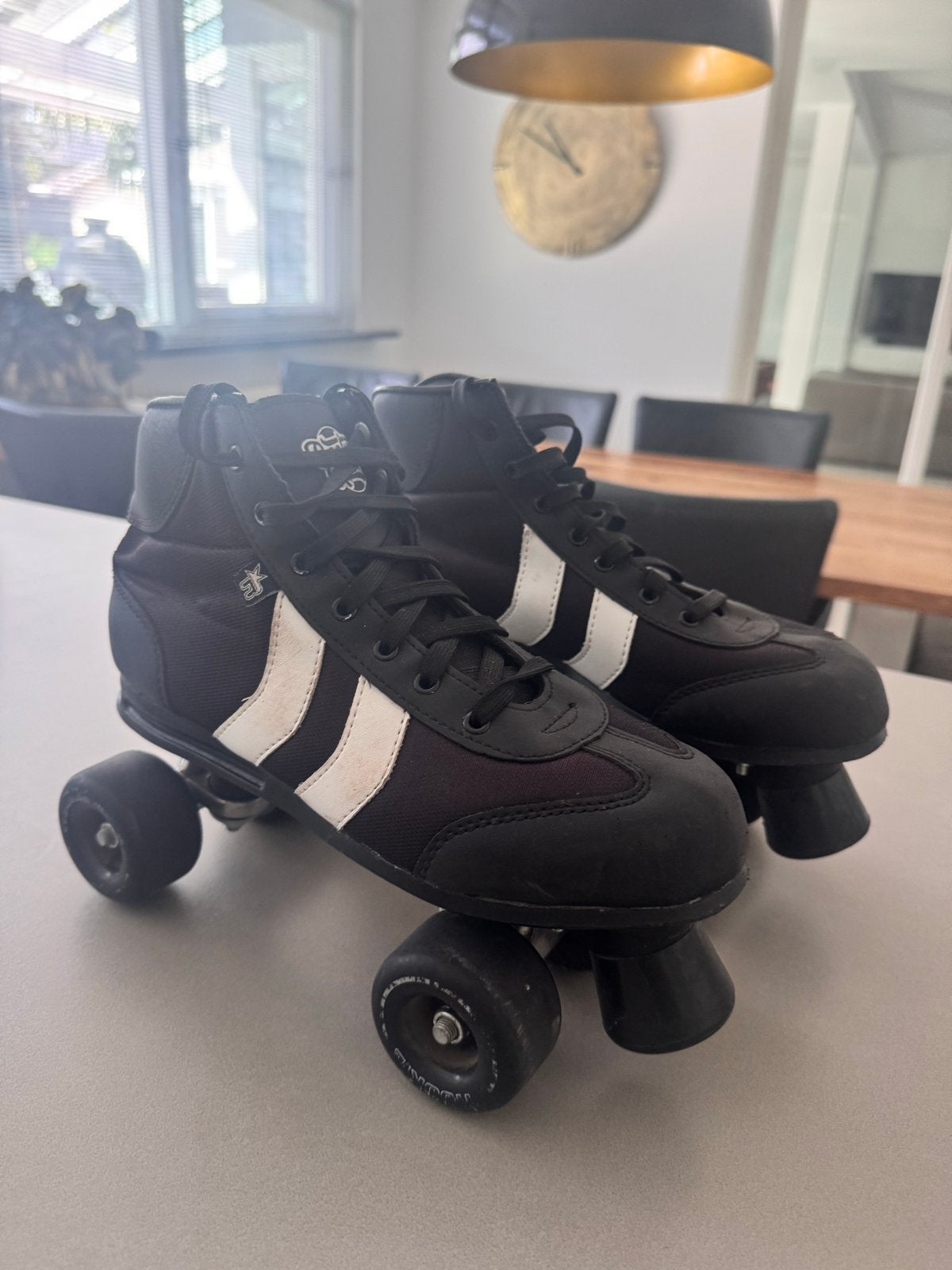 Rookie Retro rolschaatsen - Zwart met witte strepen, Ophalen of Verzenden, Zo goed als nieuw, Dames