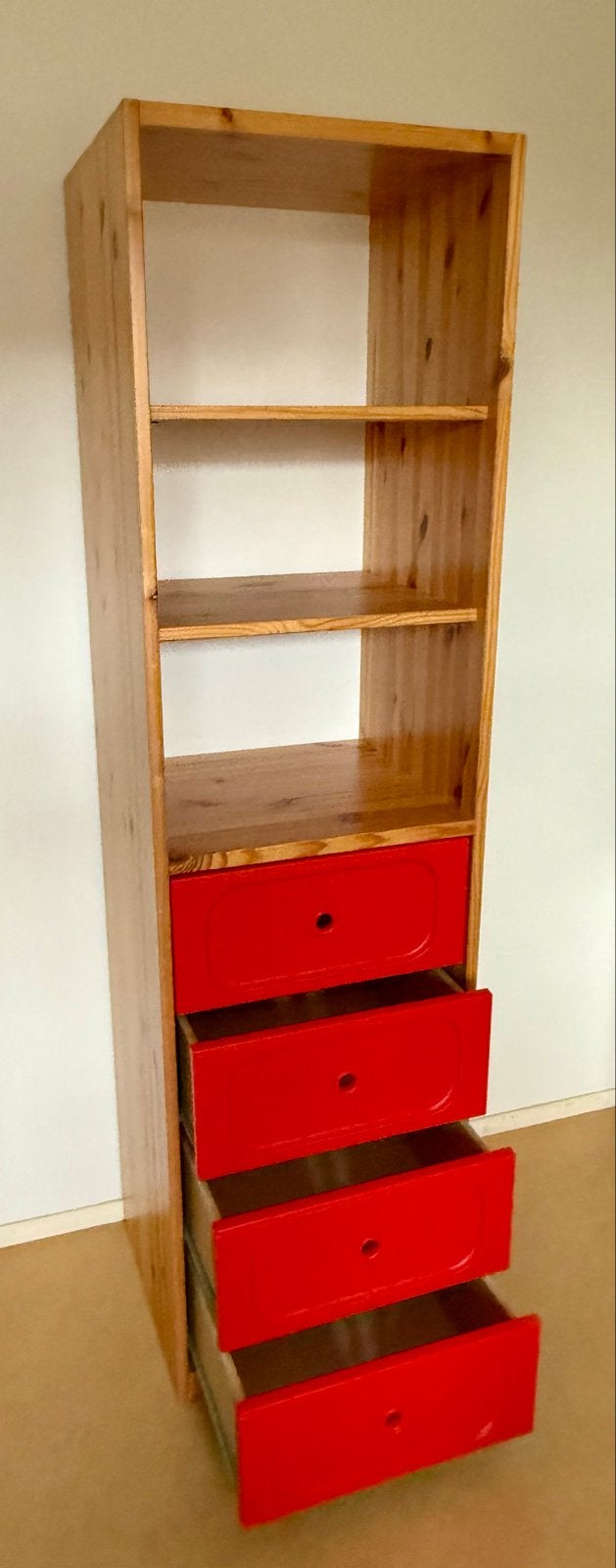 Houten Ikea Trofast boekenkast met rode lades - grenenhout, Ophalen, Minder dan 50 cm, Gebruikt, 200 cm of meer