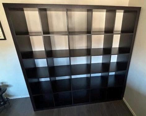 IKEA EXPEDIT boekenkast zwartbruin - Zeer goede staat, Huis en Inrichting, Kasten | Boekenkasten, Ophalen, Zo goed als nieuw, 25 tot 50 cm