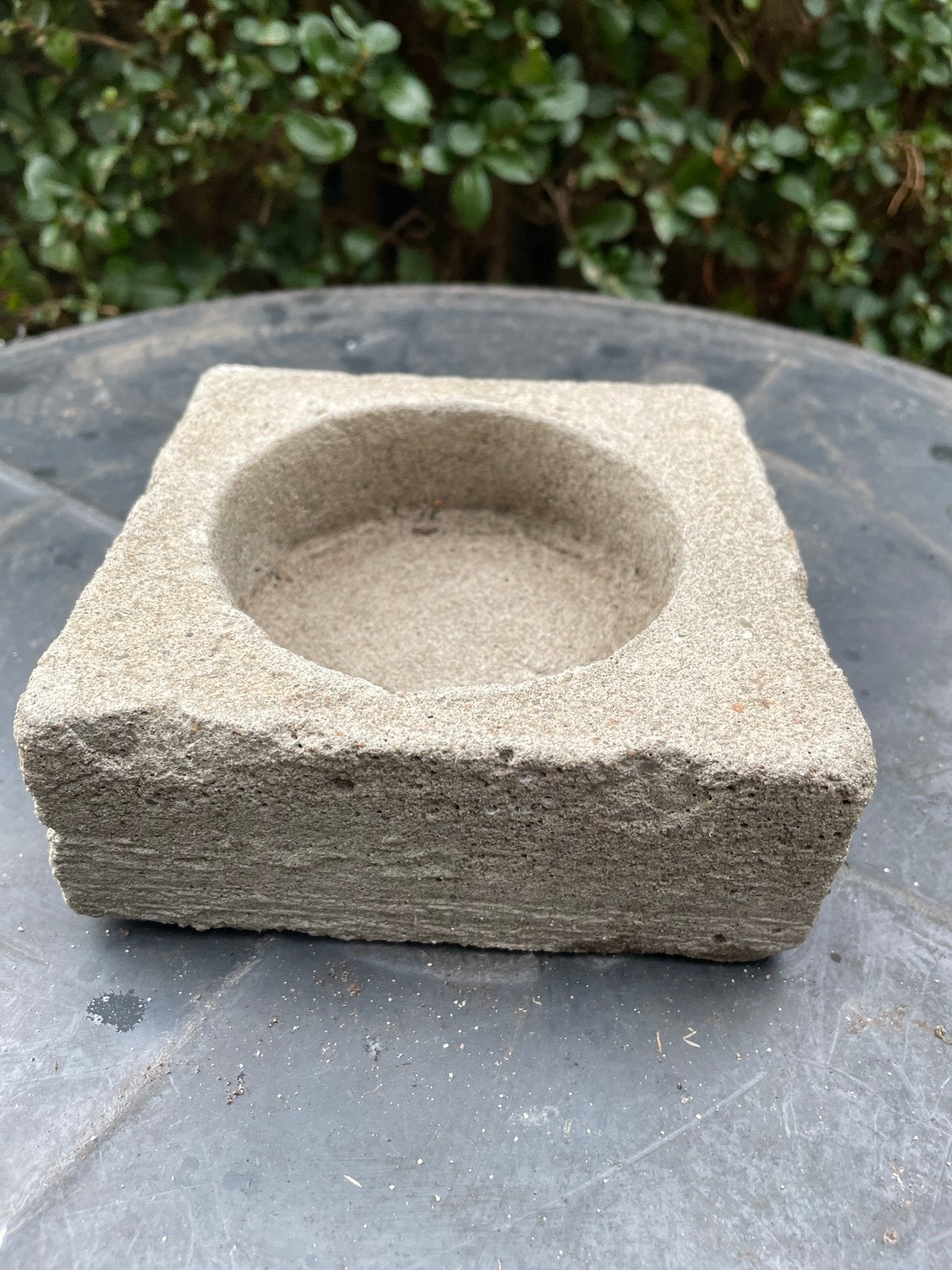 5 STUKS BETONNEN VOERBAKJES / WATERBAKJES VOOR KONIJN/CAVIA, Ophalen, Zo goed als nieuw