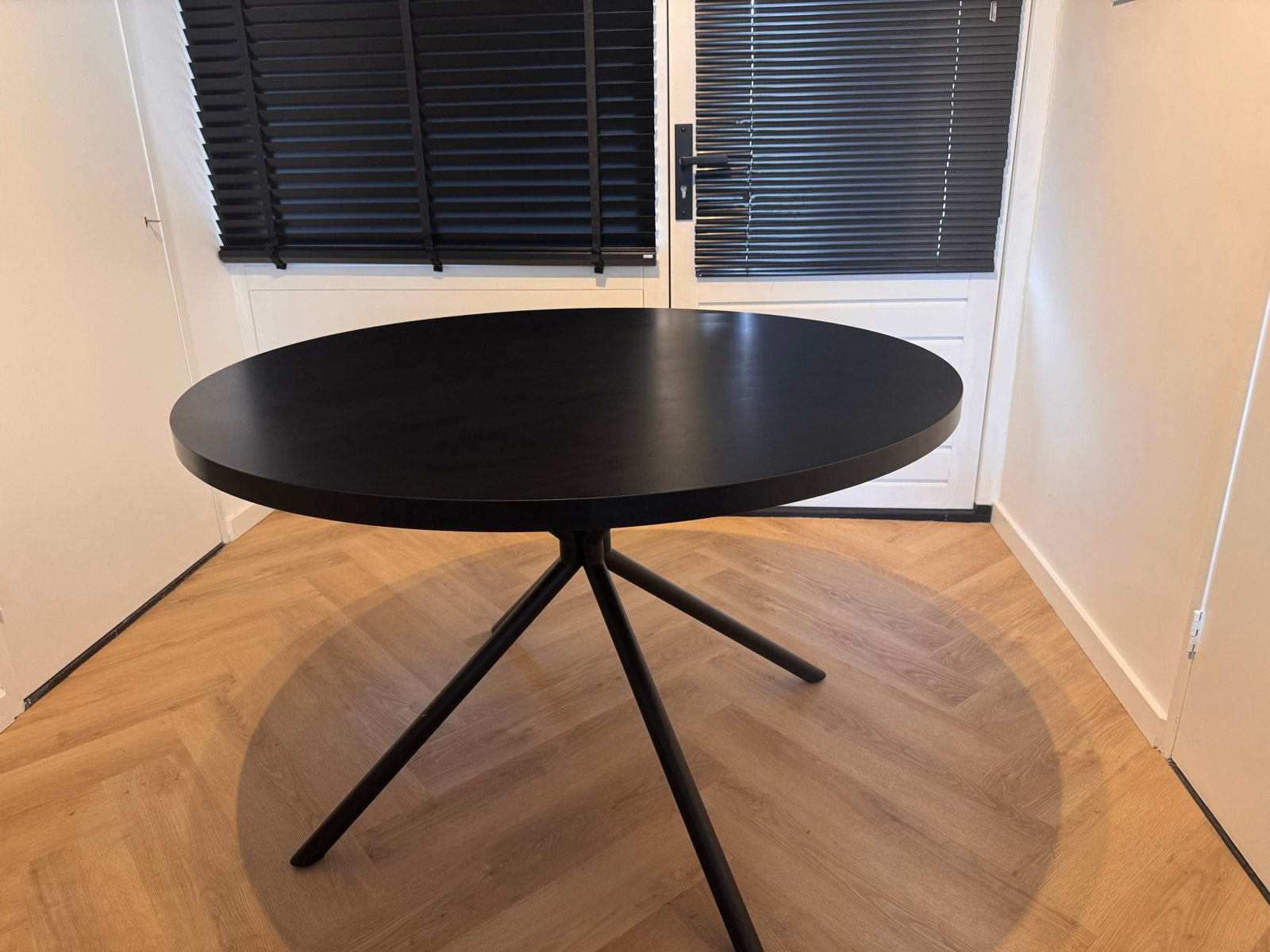 Ronde eettafel zwart - 120 cm diameter, Ophalen, Rond, Zo goed als nieuw, Vier personen