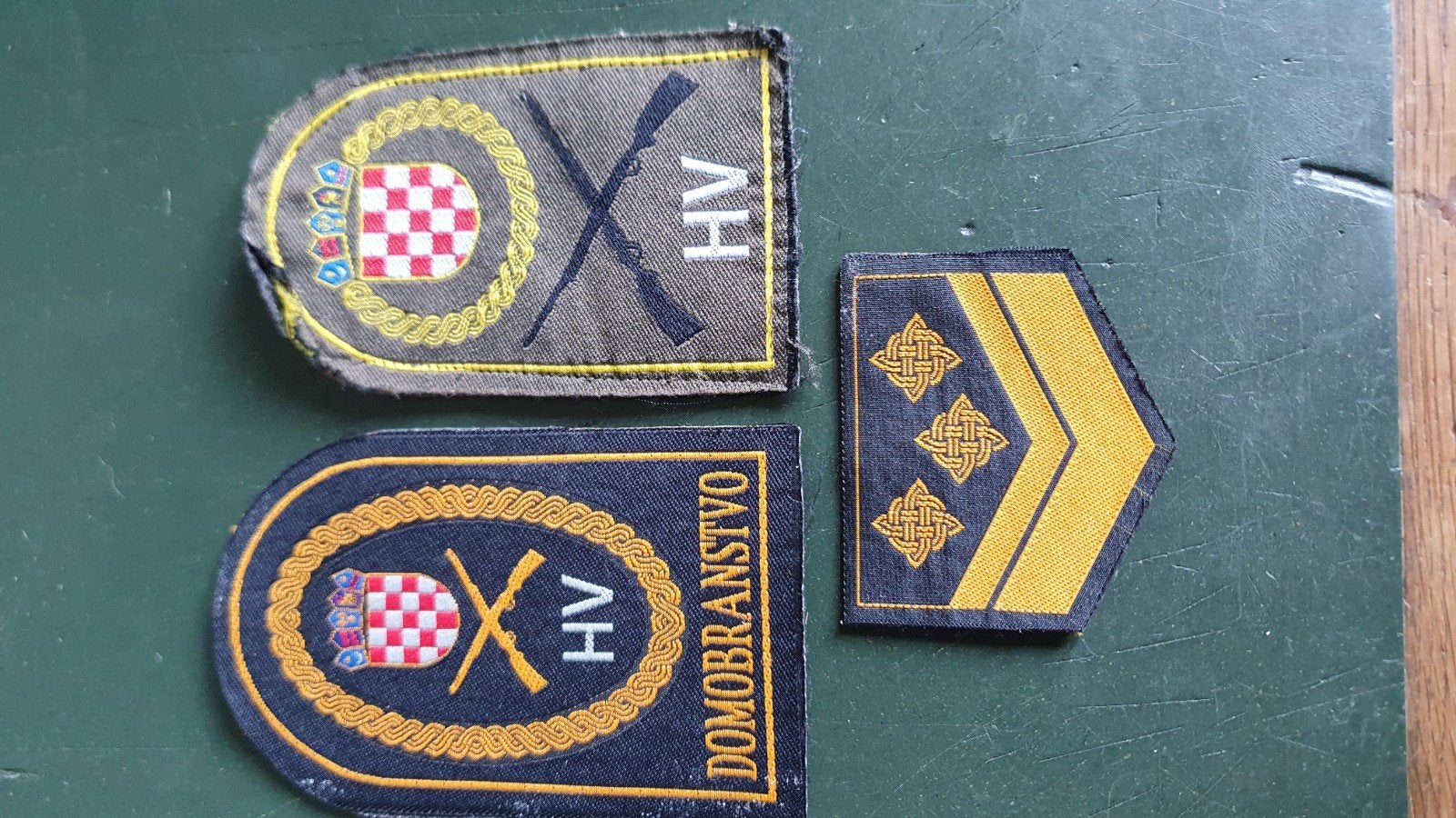 set 3 x embleemKroatische leger (HV), Verzamelen, Ophalen of Verzenden, Landmacht, Nederland