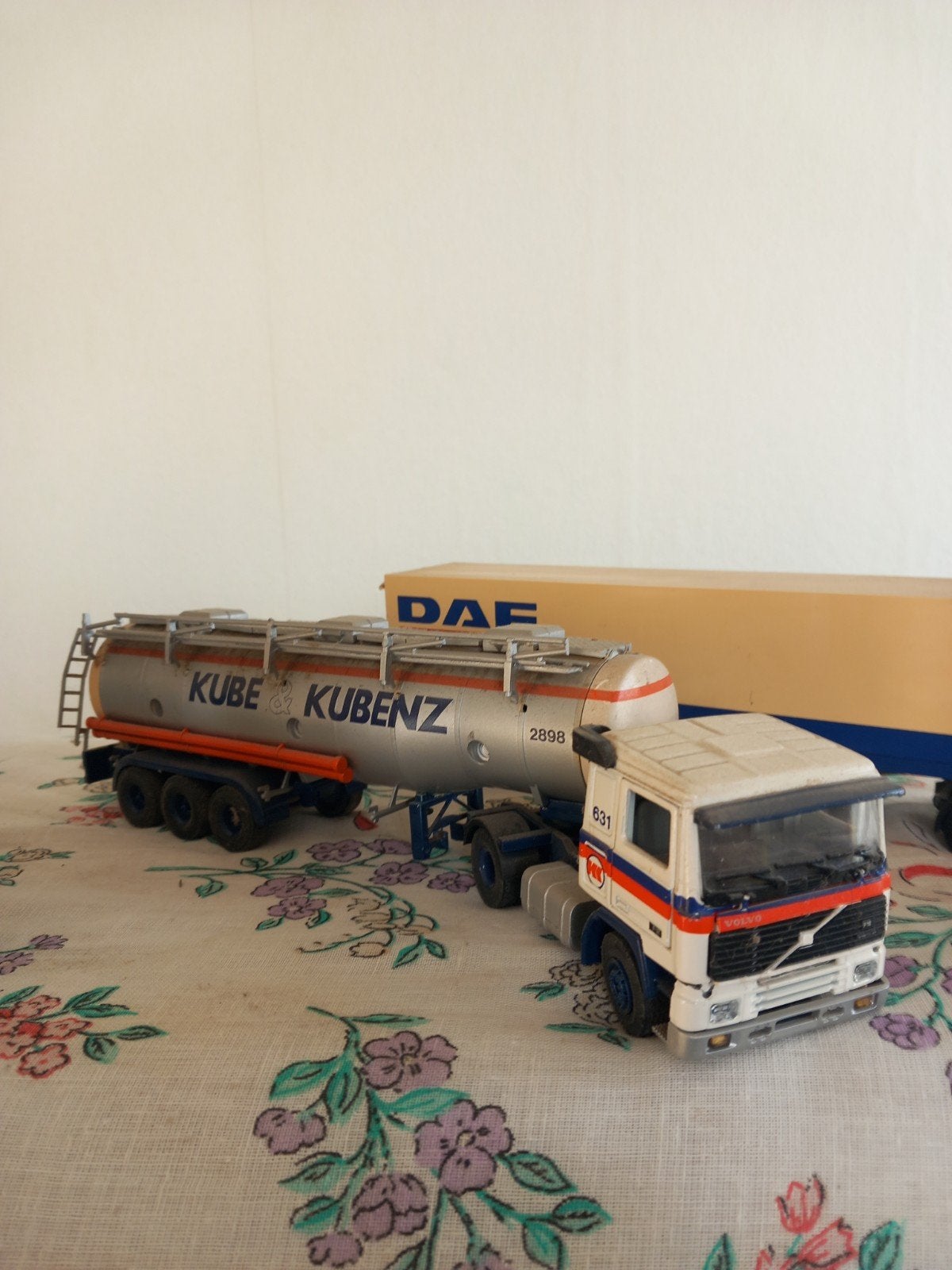 Tekno Kubenz Tankoplegger met DAF Trekker - Schaalmodel, Overige merken, Gebruikt, 1:50 of kleiner, Ophalen of Verzenden