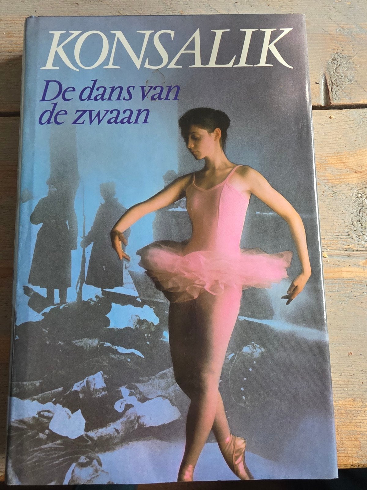 De dans van de zwaan, Ophalen of Verzenden, Zo goed als nieuw