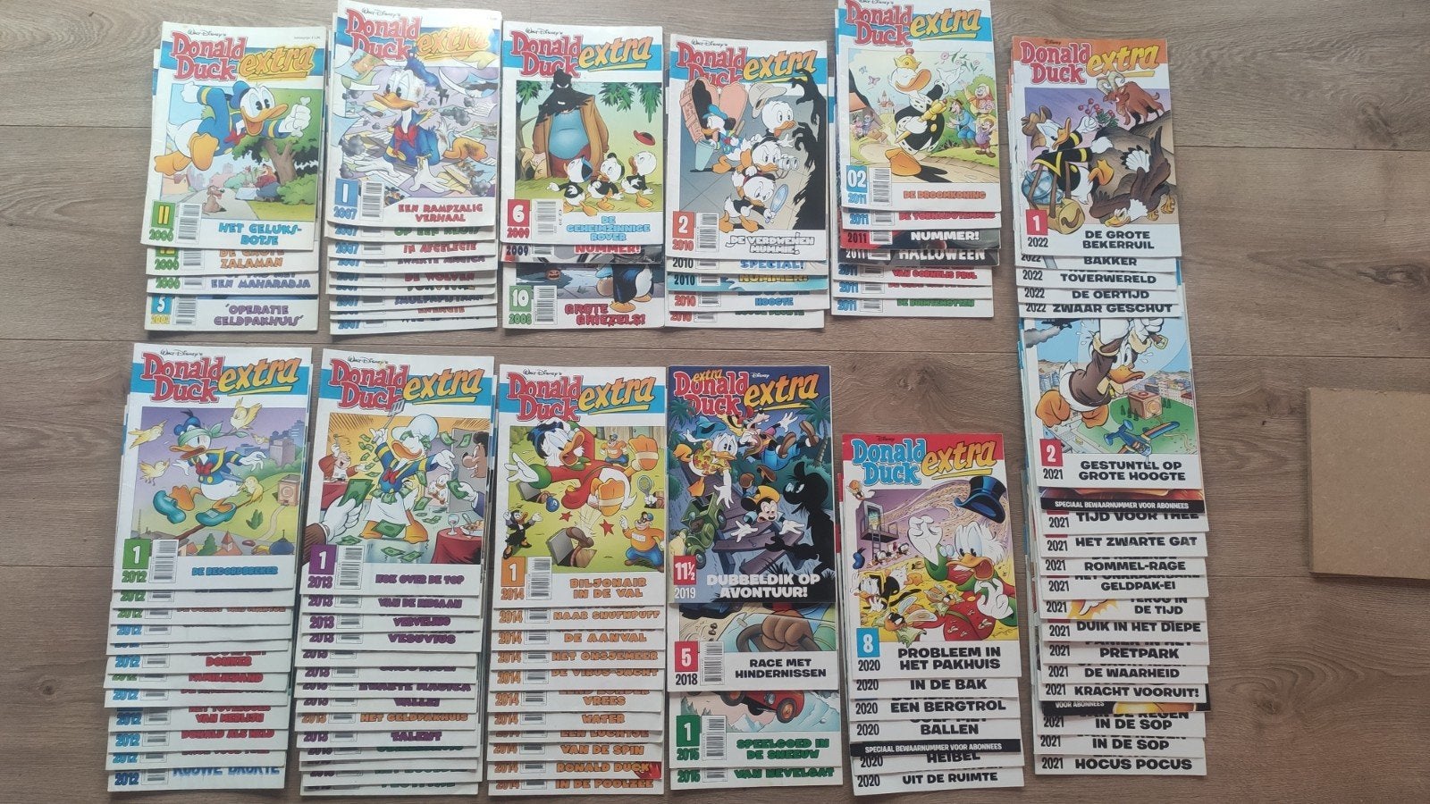Donald Duck extra en Diverse vakantieboeken e.d., Meerdere stripboeken, Ophalen of Verzenden, Gelezen