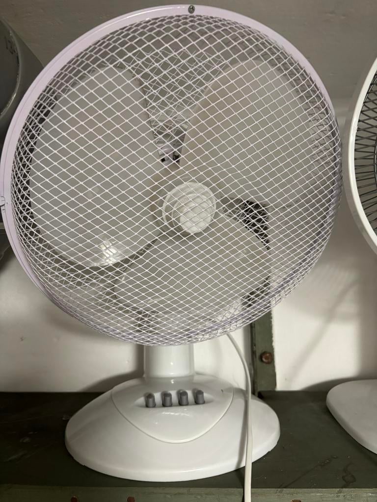 Witte Tafelventilator - Compact en Efficiënt, Ophalen, Zo goed als nieuw, Tafelventilator