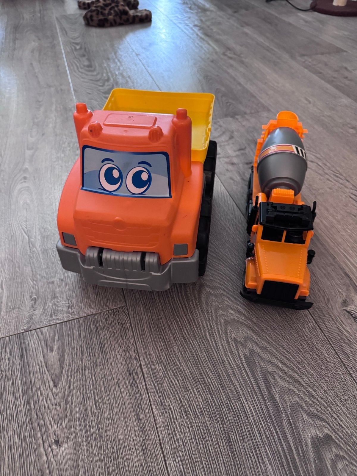Speelgoed vrachtwagenset - kiepwagen en cementmixer, Ophalen of Verzenden, Gebruikt