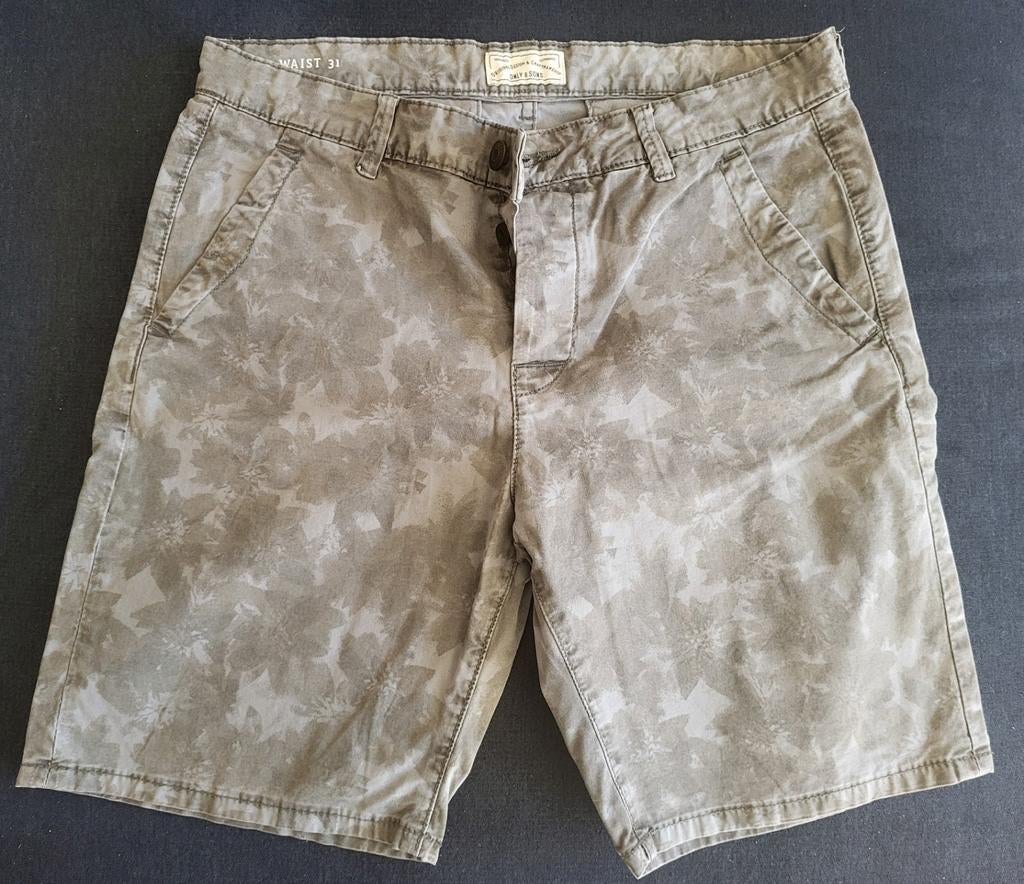 Mooie korte broek grijs met bloemen waist 31 only&sons, Kleding | Heren, Broeken en Pantalons, Ophalen, Overige maten, Zo goed als nieuw