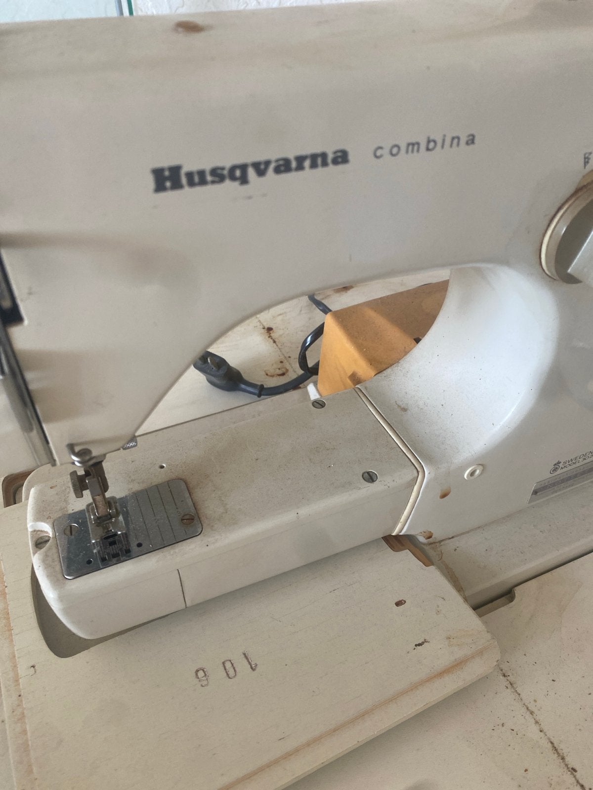 Husqvarna Combina Naaimachine - Vintage Model, Hobby en Vrije tijd, Ophalen of Verzenden, Gebruikt, Naaimachine, Husqvarna